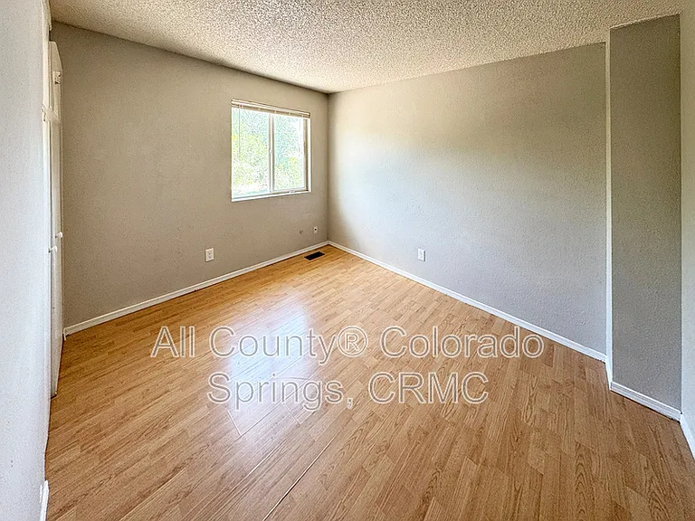 347 W Iowa Ave — Photo 16