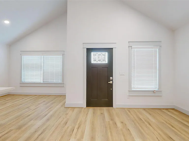 4305 Rogers St — Photo 8