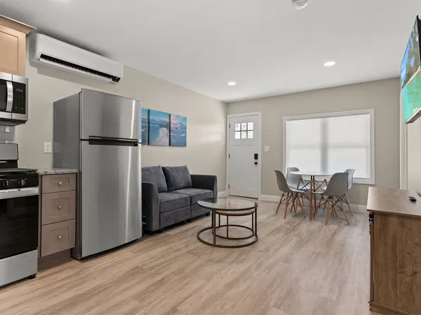 8 North St, Hampton, NH 03842