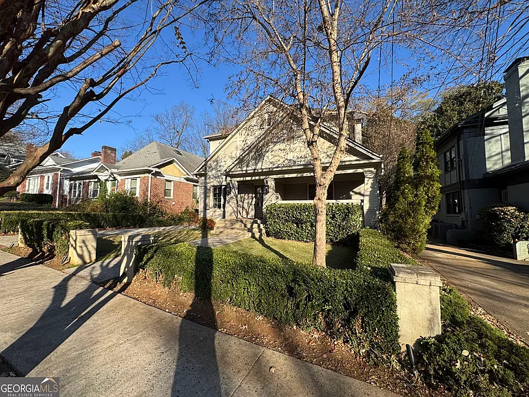 1092 McLynn Ave NE — Photo 3