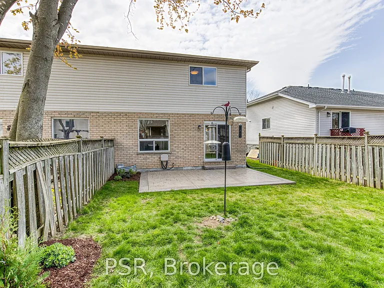 90 Roman Cres — Photo 34