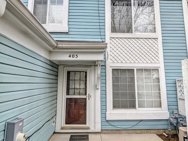 405 Trenton Ct — Photo 1