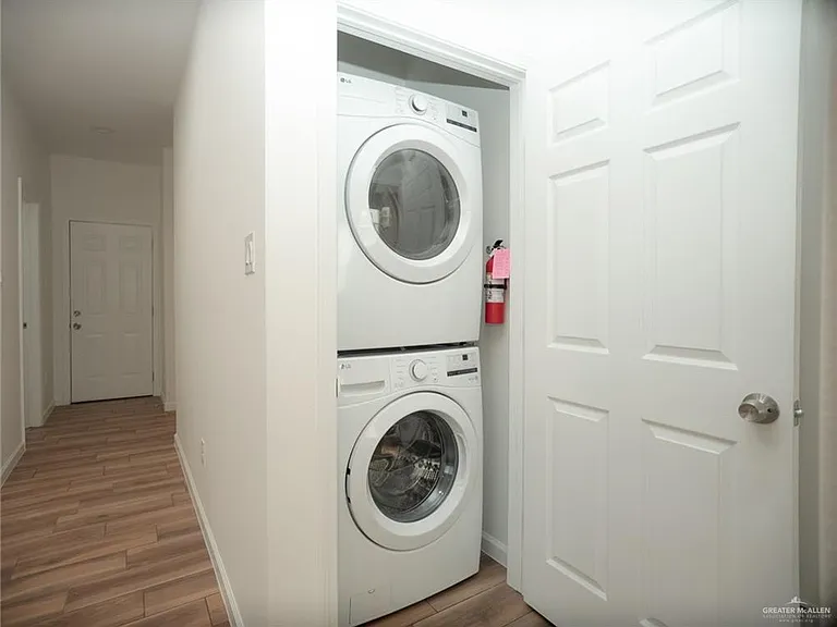 2104 E San Andrea St #4 — Photo 9