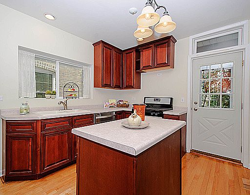 5th image of 3759 N Oriole Ave