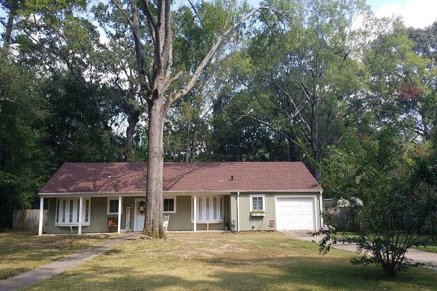 1st image of 1101 Elm St