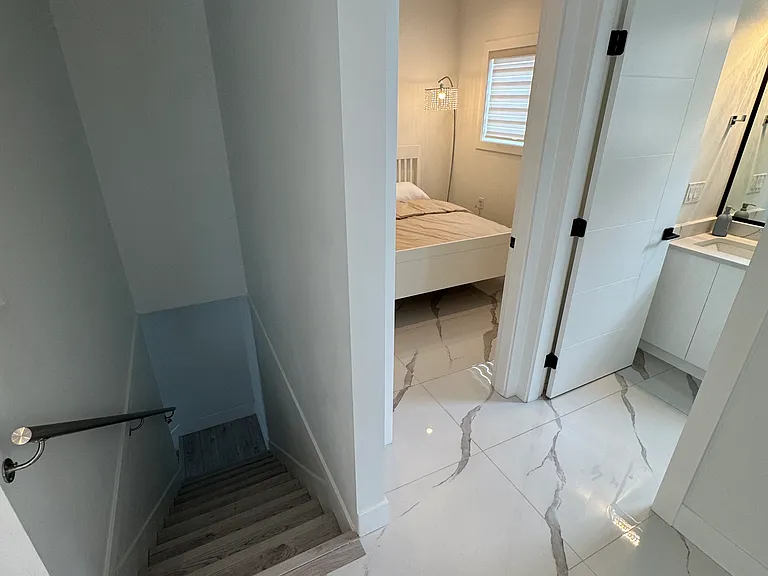 3087 Royal Oak Ave — Photo 17