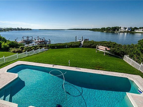 4th image of 363 Oceanview Ave