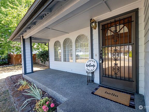 3rd image of 1377 Bartlett Court NW