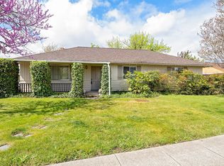 363 N 10th St, Central Pt, OR 97502