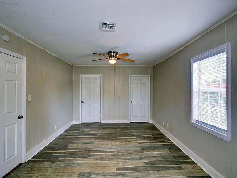4220 Delhi St — Photo 15