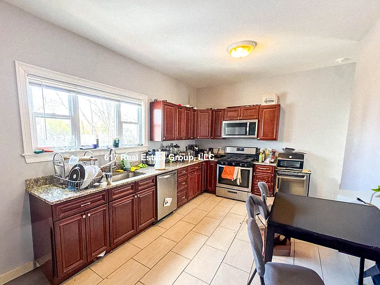 115 Franklin St — Photo 2