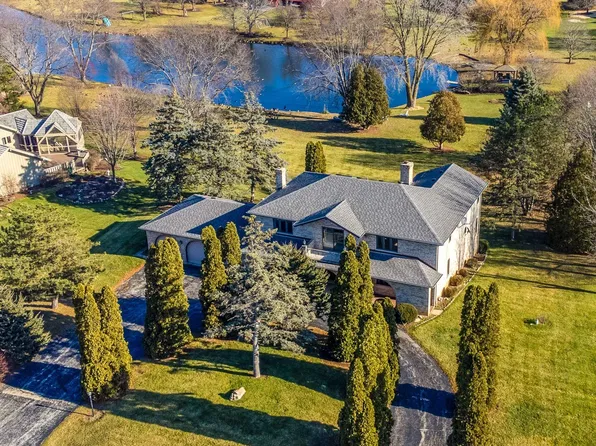 4 Harvard Ln, Hawthorn Woods, IL 60047