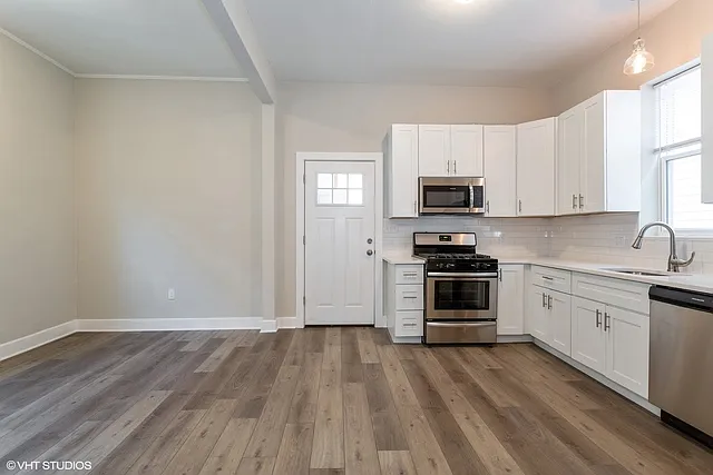 2909 N Ridgeway Ave #2 — Photo 4