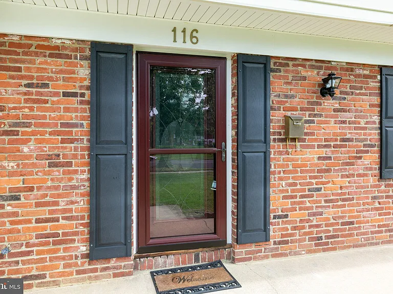 116 Eaton Pl — Photo 3