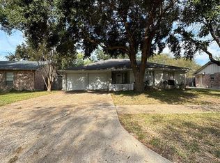 13546 Wimbledon Dr, Sugar Land, TX 77498