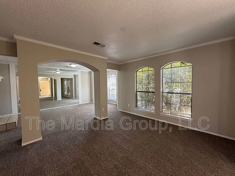 3 bed, 3.0 bath, 3056 sqft, $2,750 — Photo 3