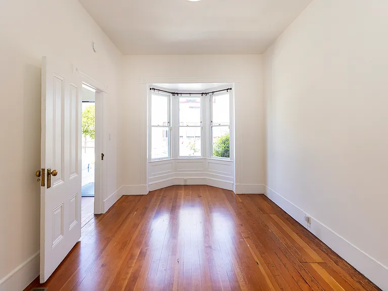 467 Banks St — Photo 16