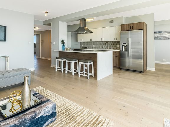 4th image of 3180 N Lake Shore Dr APT 21C