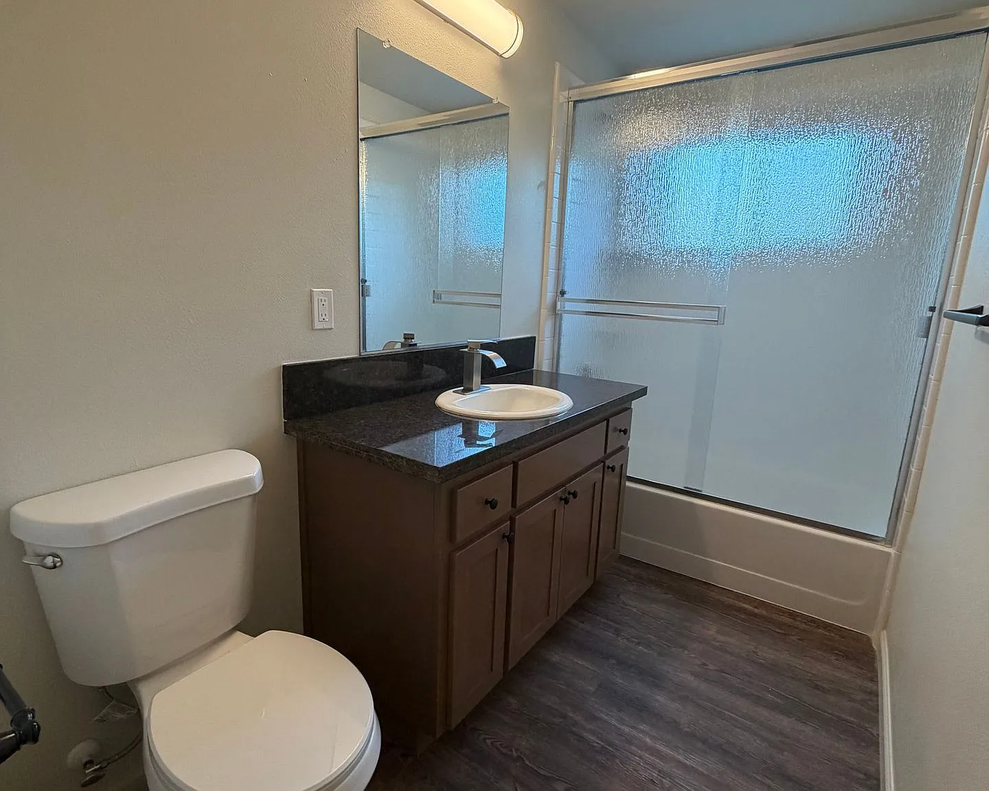 Fully Remodeled 3 Bedroom, 1 Bathroom Washer, Dryer & Refrigerator Included — Photo 4