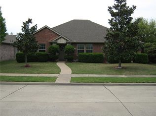 111 Hunters Trl, Red Oak, TX 75154