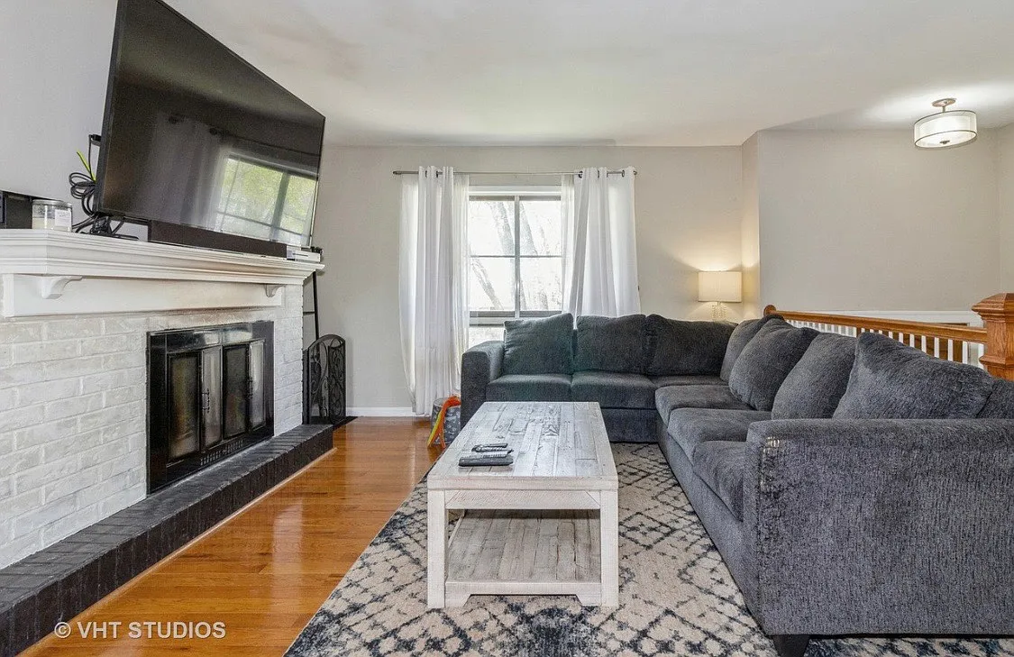 3 bed, 1.5 bath, 1718 sqft, $3,000 — Photo 1