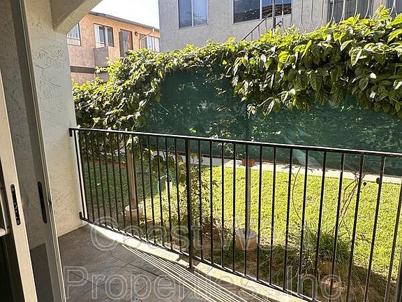 4th image of 1075 Chalcedony St #D