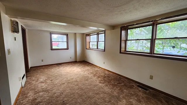 2 bed, 1000 sqft, $1,400 — Photo 2
