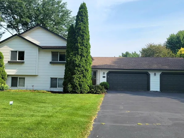 936 Bluff Pointe Dr, Chaska, MN 55318