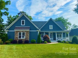 702 Players Ridge Rd, Hickory, NC 28601