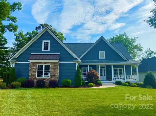 702 Players Ridge Rd, Hickory, NC 28601