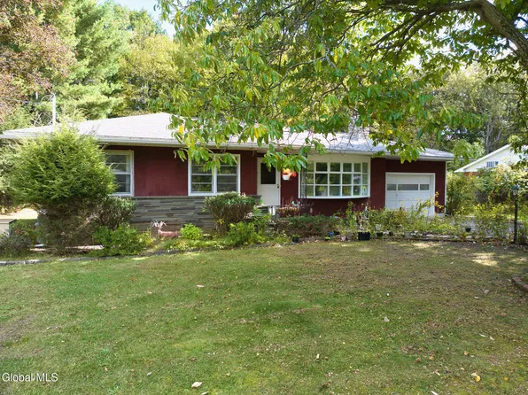 38 E Wiggand Drive, Glenmont, NY 12077