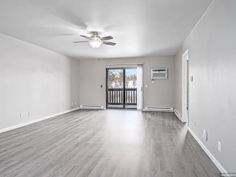 Fox Shores — Photo 16