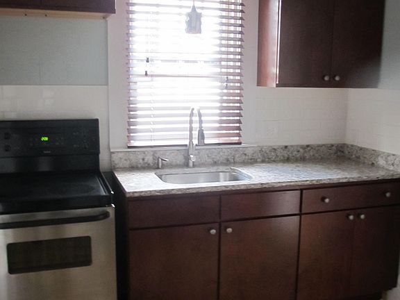 2nd image of 1814 Oakland Dr