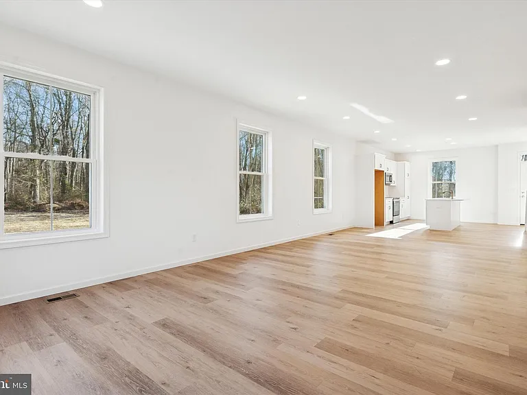 122 Silversmith Rd — Photo 19