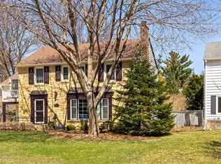 827-10 1/2 St SW, Rochester, MN 55902