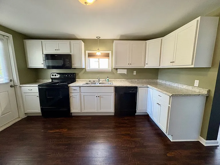 6550 Somerset St — Photo 11