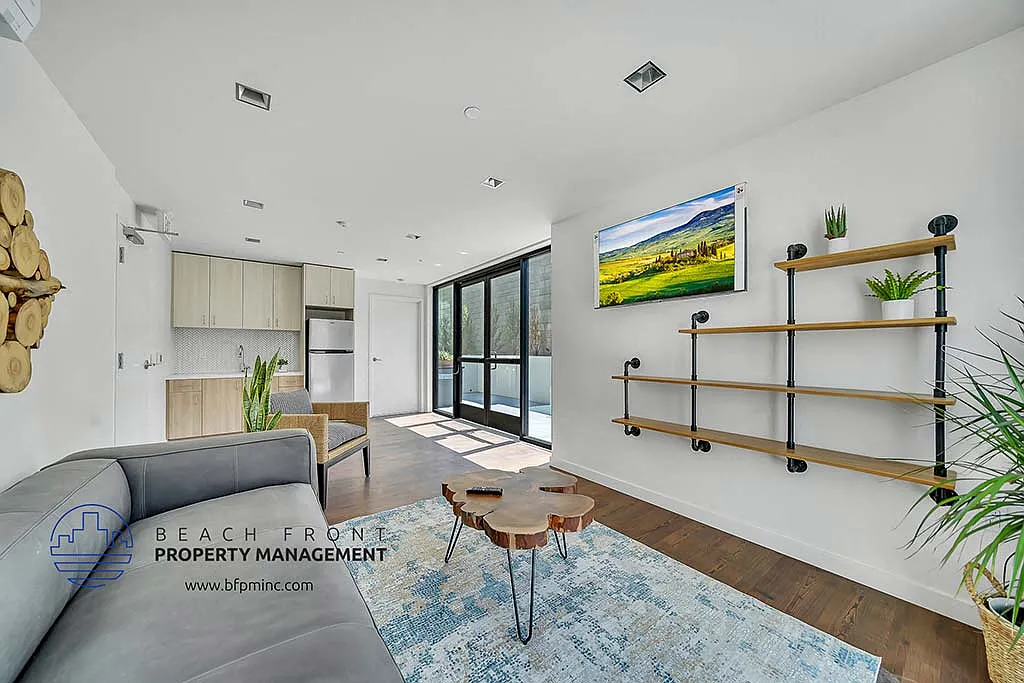 3102 Bagley Ave. — Photo 3