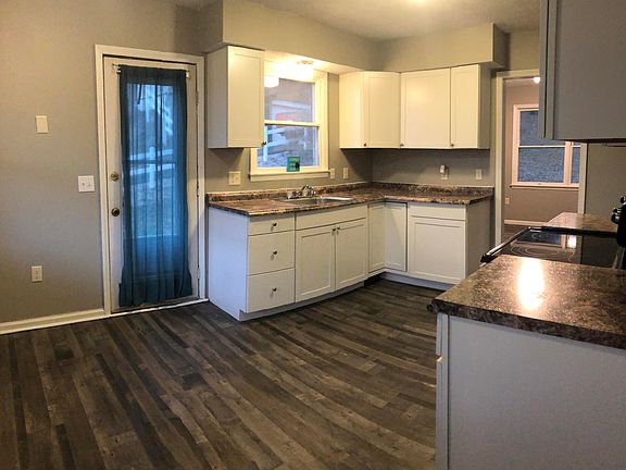 2nd image of 1088 Stoutsville Pike