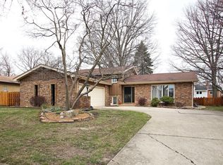 1204 W Glenn Ln, Mount Prospect, IL