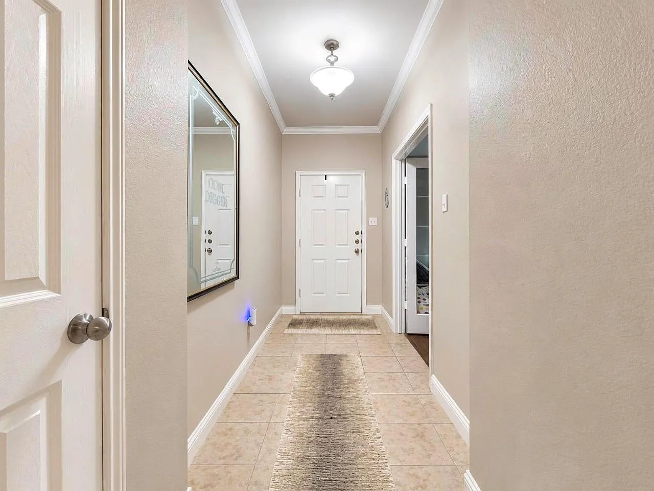 3 bed, 2.0 bath, 1887 sqft, $2,250 — Photo 2