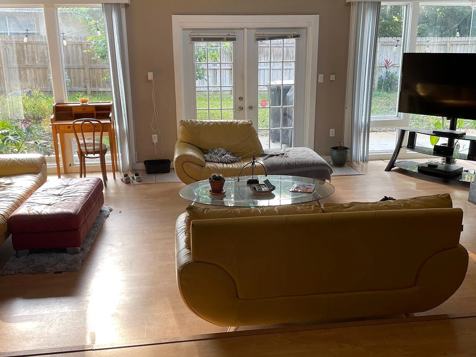 4025 Grovewood Ln — Photo 2