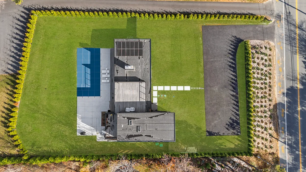 Building Photo - 307 Montauk Hwy