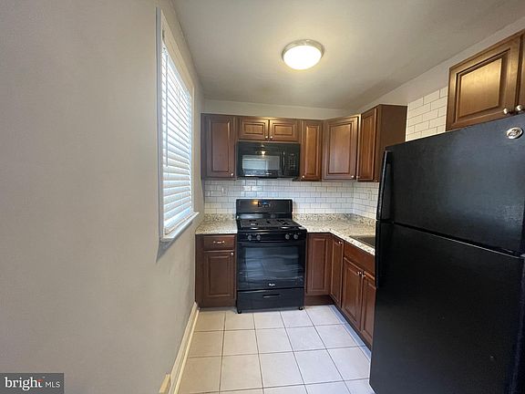 5th image of 18 Greenhill Rd #A