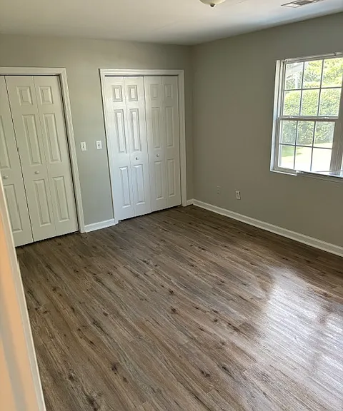 Hilltop Apartments — Photo 2