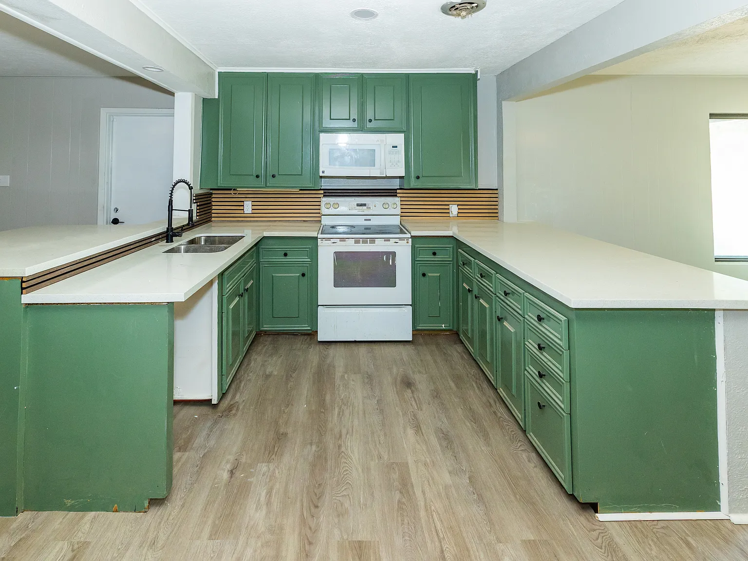 4 bed, 1978 sqft, $1,750 — Photo 4