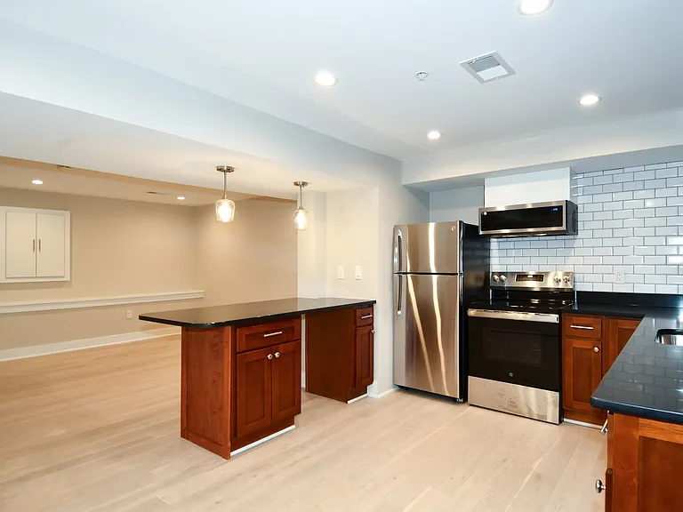 901 Lawrence St NE #B — Photo 8