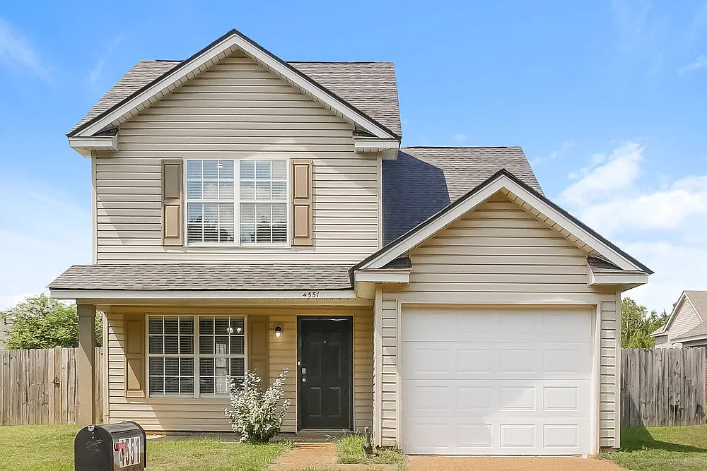 3 bed, 2.5 bath, 1258 sqft, $1,620 — Photo 1