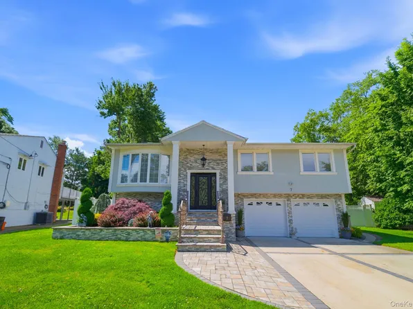 7 Dunhill Road, Manhasset Hills, NY 11040