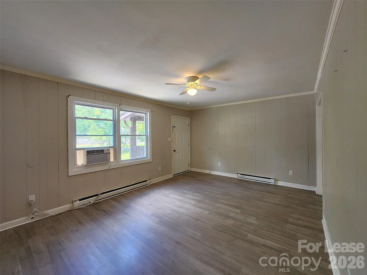 2 bed, 1.0 bath, 858 sqft, $1,095 — Photo 3