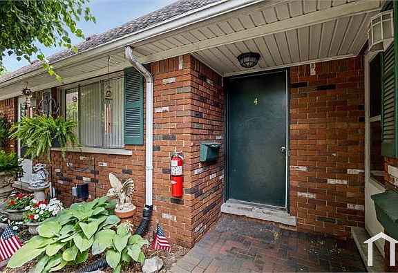 3rd image of 17464 Wildwood St APT 4